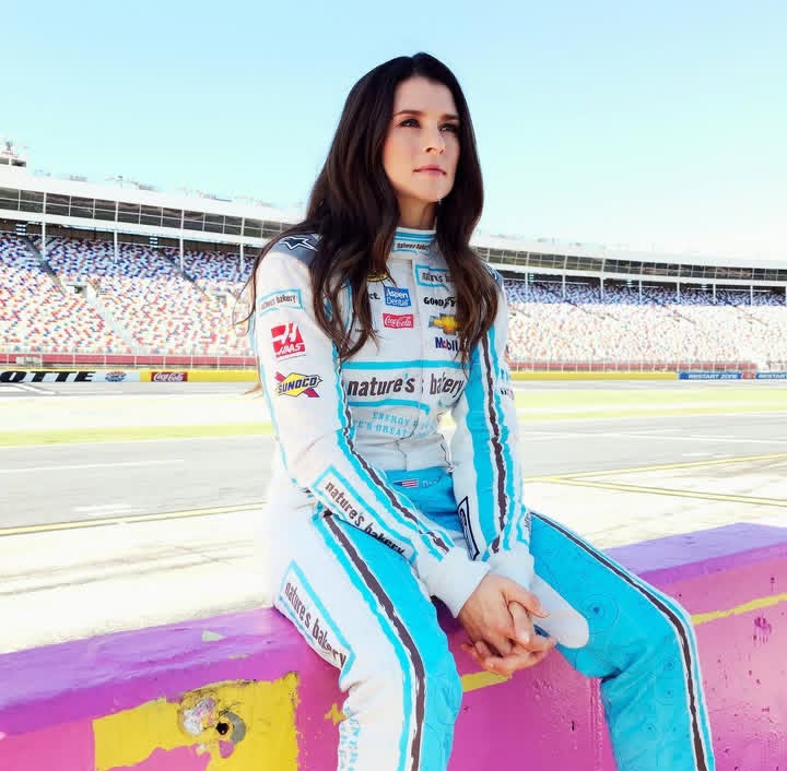 Danica Patrick Net Worth, Husband, Kids, Stats & Height 2 1000061870